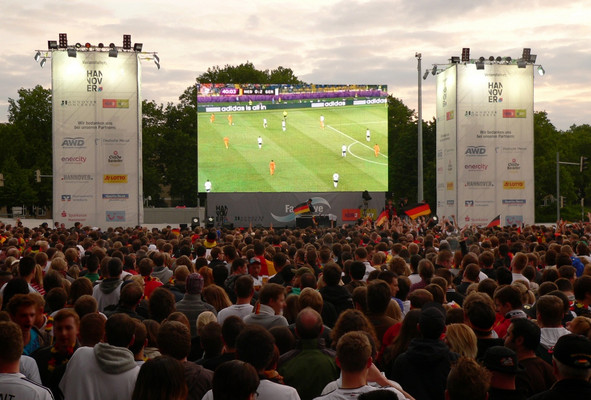 Public Viewings für Fußball-Weltmeisterschaft müssen beantragt wer-den